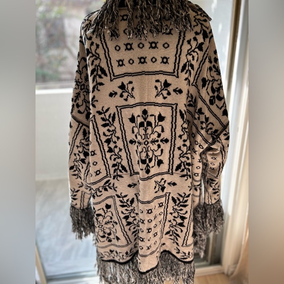 Black and white coat with fringe reversible size large - Picture 4 of 12